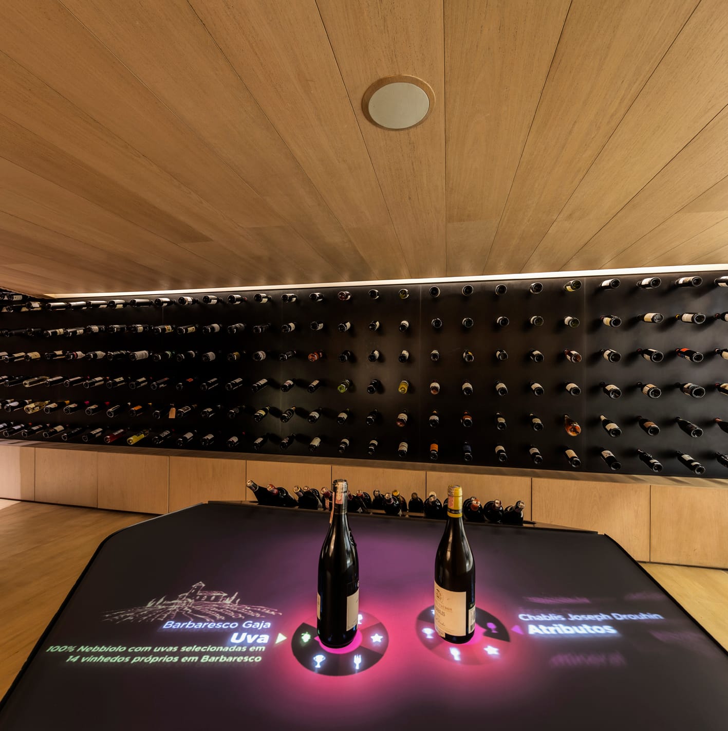Mistral Wine and Champagne Bar, São Paolo. Arktitekter Studio Arthur Casas.
