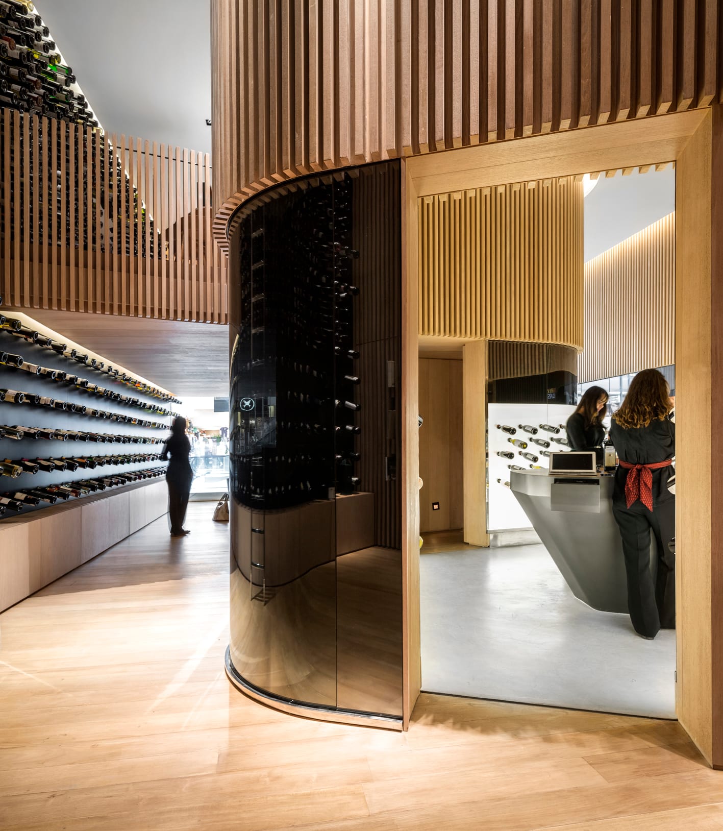 Mistral Wine and Champagne Bar, São Paolo. Arktitekter Studio Arthur Casas.