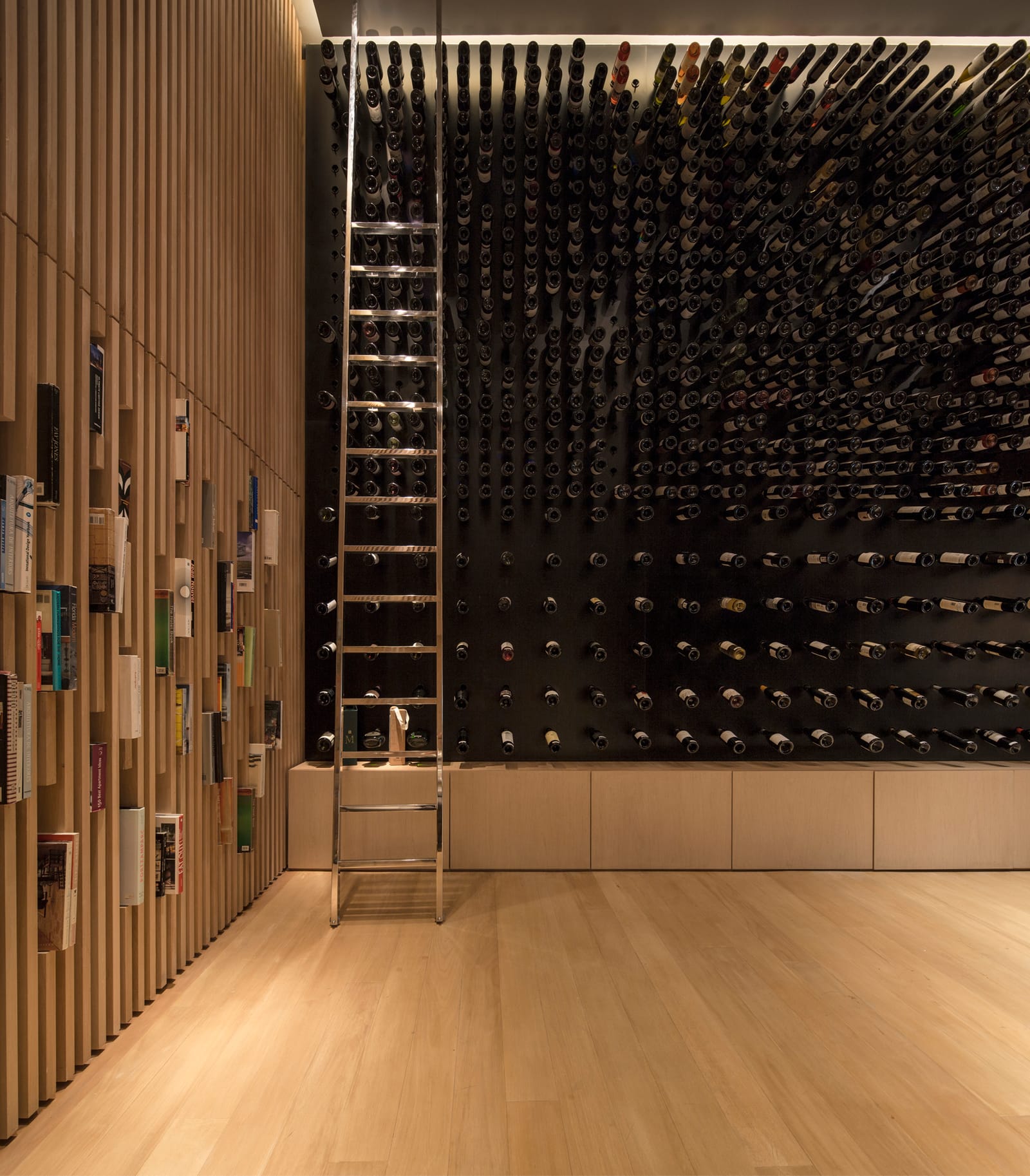 Mistral Wine and Champagne Bar, São Paolo. Arktitekter Studio Arthur Casas.