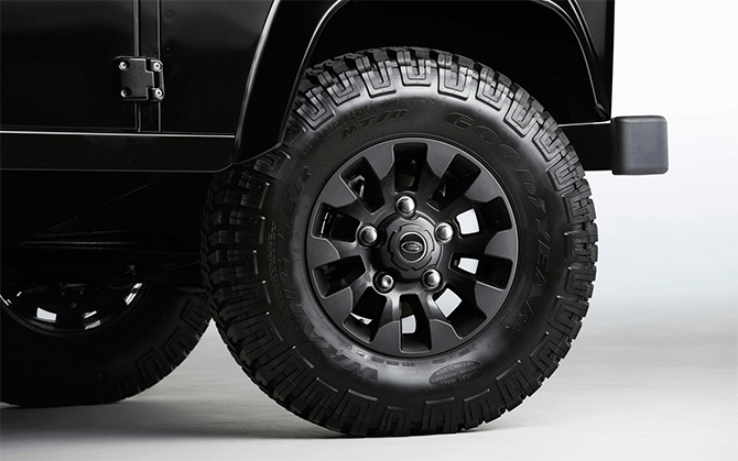 land-rover-lxv4