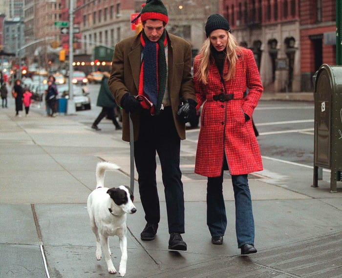 Carolyn Bessette Kennedy walking the dog_700