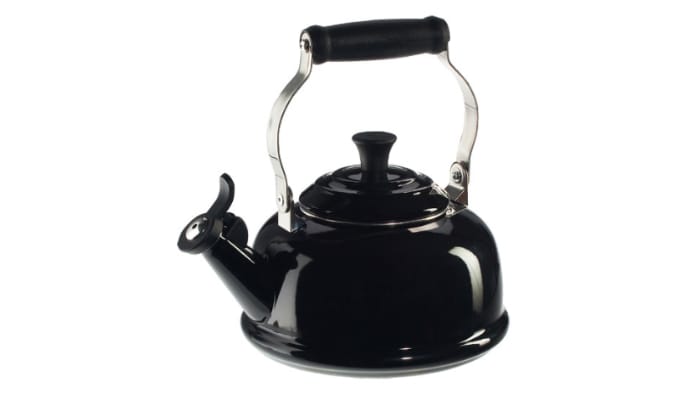 Gåvor till en matälskare-Kusmi_Vattenkokare_Svart_LeCreuset