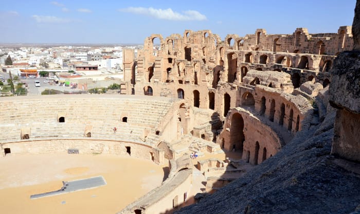 El Jem_amfiteater_halva_700
