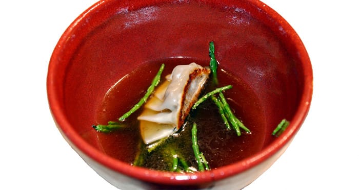 Teppanyaki_Gyoza med svamp och ingefärsbuljong & havskorall