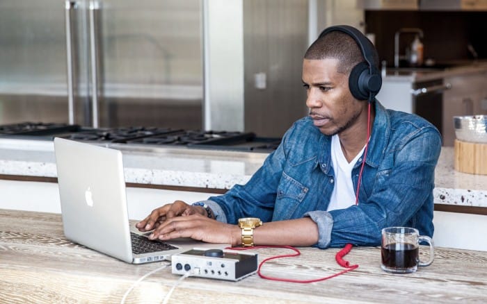 Young Guru med TMA-1 Studio från AiAiAi