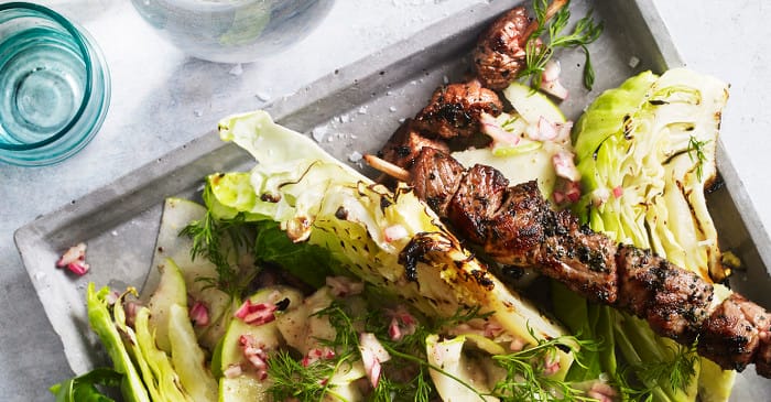Grillsäsongen 2015 Grillad spetskål med äpple, dill och fläskytterfilé