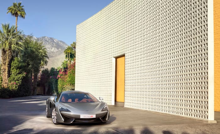 McLaren 570s Coupé_blade_silver_parking