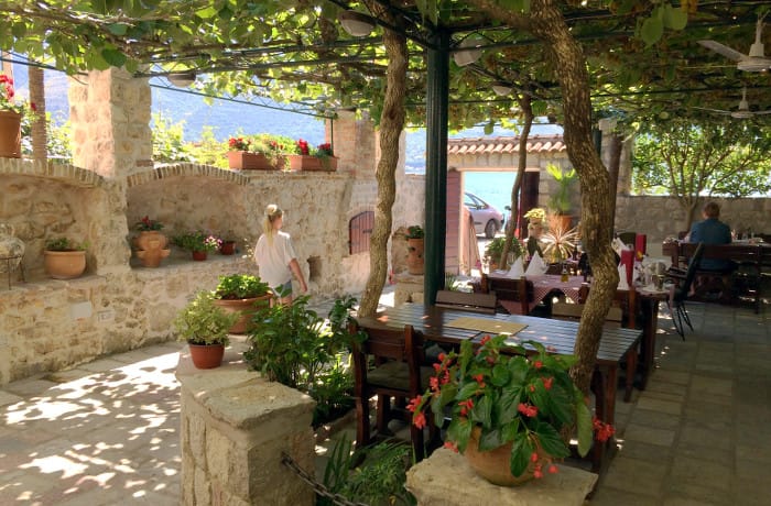 Montenegro_Kotor_Babilon_innergård