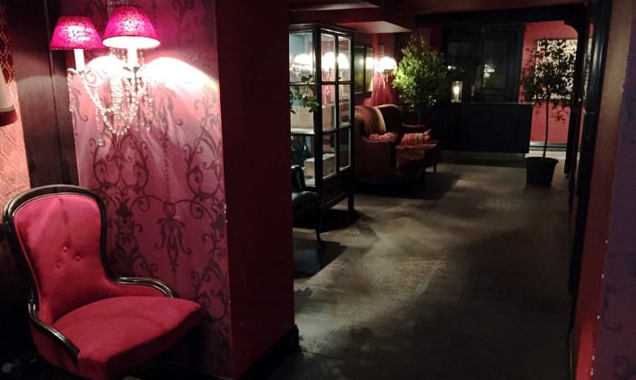 Hall_Le Rouge