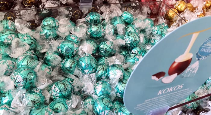 julpyssel med choklad_Lindt_Lindor Pick n Mix_Kokos