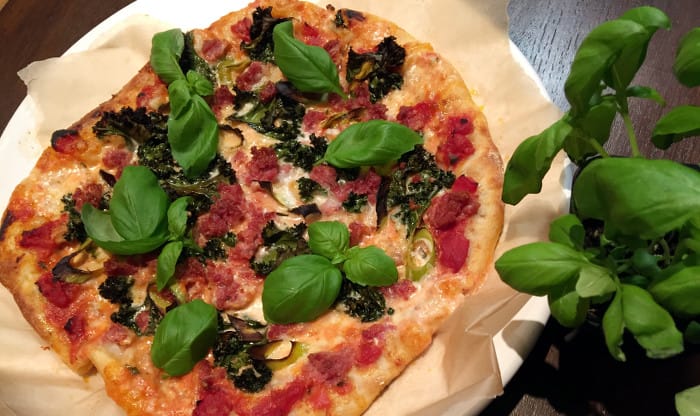 Grönkål & salsiccia gastropizza