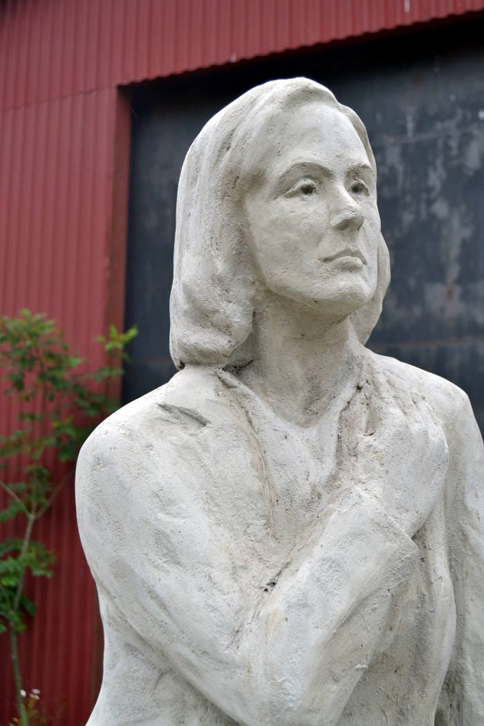 Greta_Garbo_statue_of_integrity_jon_leifsson_fotografiska_INTEXT2