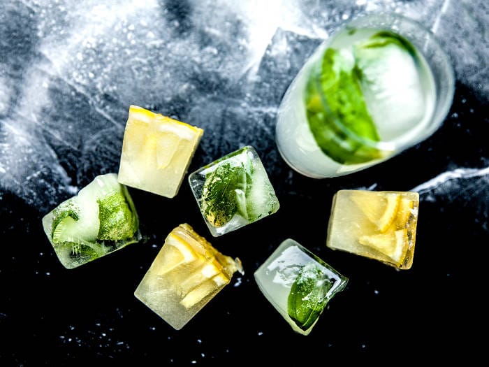 Schweppes iskuber basilemon